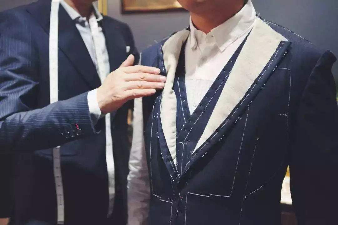 西服定做需要注意的三點